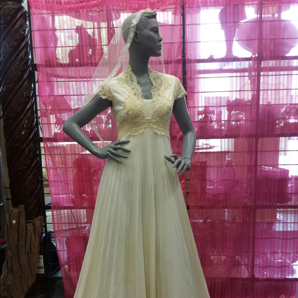 Vintage wedding dress